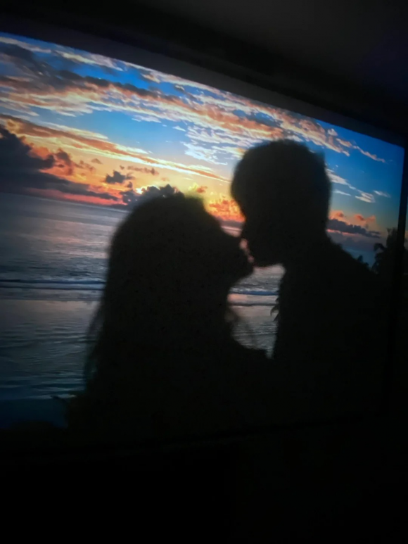 眼橙C1D高亮版投影仪打造专属浪漫时光PG麻将胡了网站入口情人节礼物推荐：大(图6)